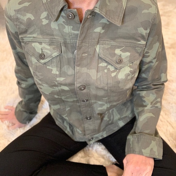 Green camo business casual jacket, M. NWT! Lovely detailing. All occasion style! - Picture 10 of 10